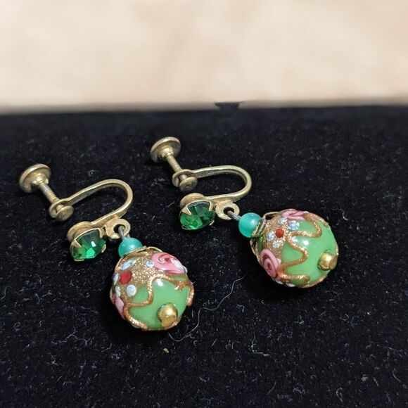 Vintage 1920's Hand Painted Green Glass Bead Screw Back Earrings - Picture 5 of 9
